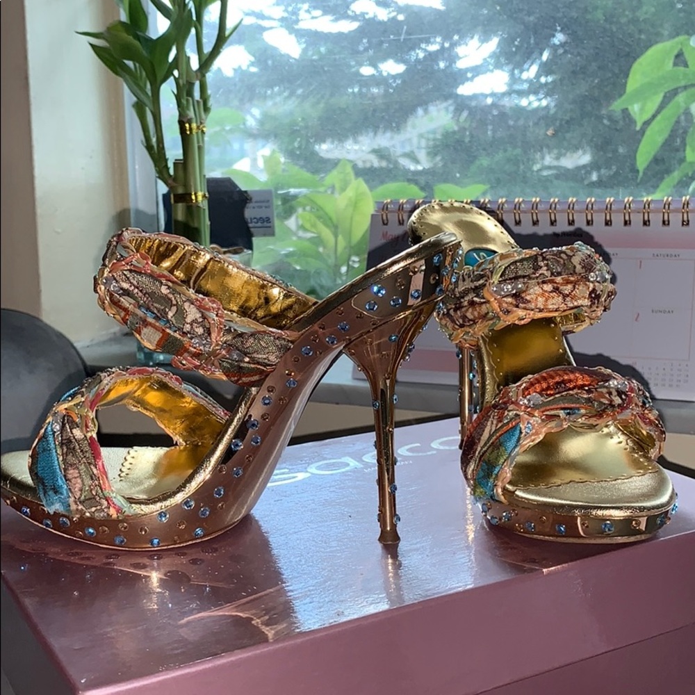 Sacco heels